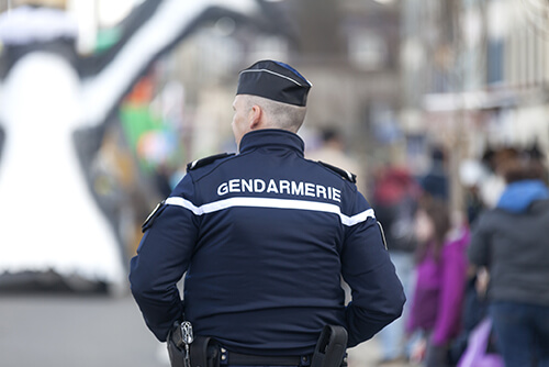 Vous êtes Gendarme ?