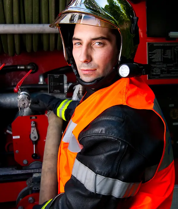 Pompiers professionnels et pompiers volontaires : quelles assurances souscrire pour vous protéger ?