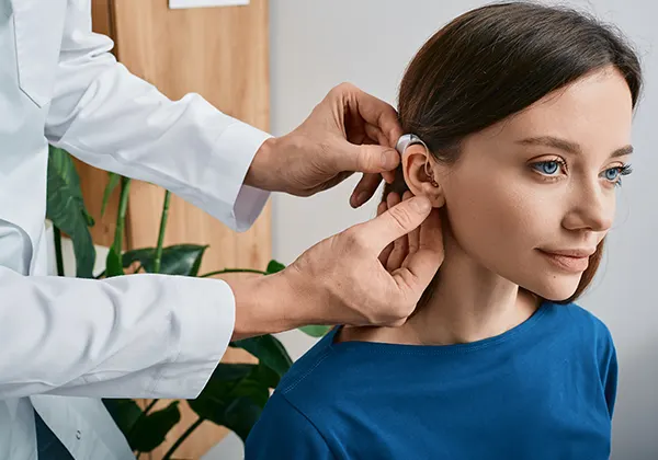 Quels sont les équipements auditifs de catégorie 1 du panier 100 % Santé Audiologie ?