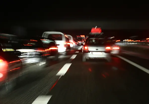 Gardez une distance suffisante avec le véhicule qui vous précède