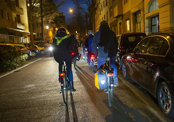 Renforcez l’attention envers les piétons et les cyclistes