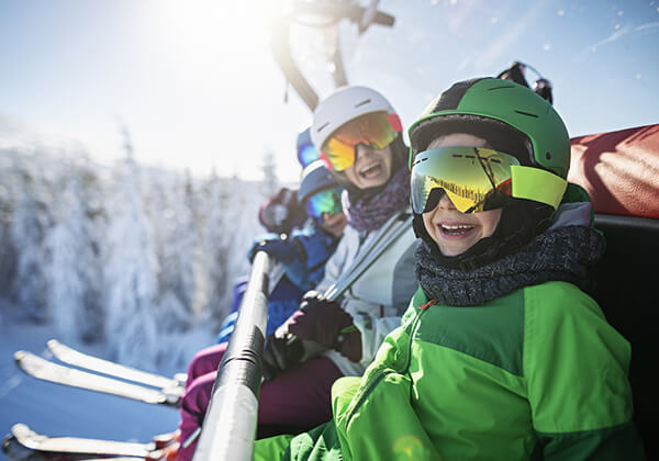 Souscrivez une assurance enfant pour assurer son séjour extrascolaire au ski