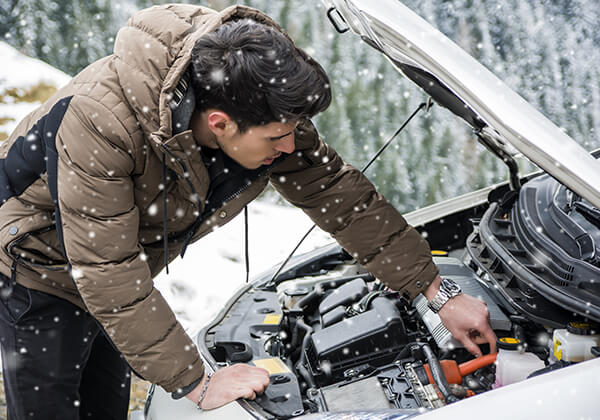 Prudence en voiture l’hiver : les essentiels avant de prendre la route