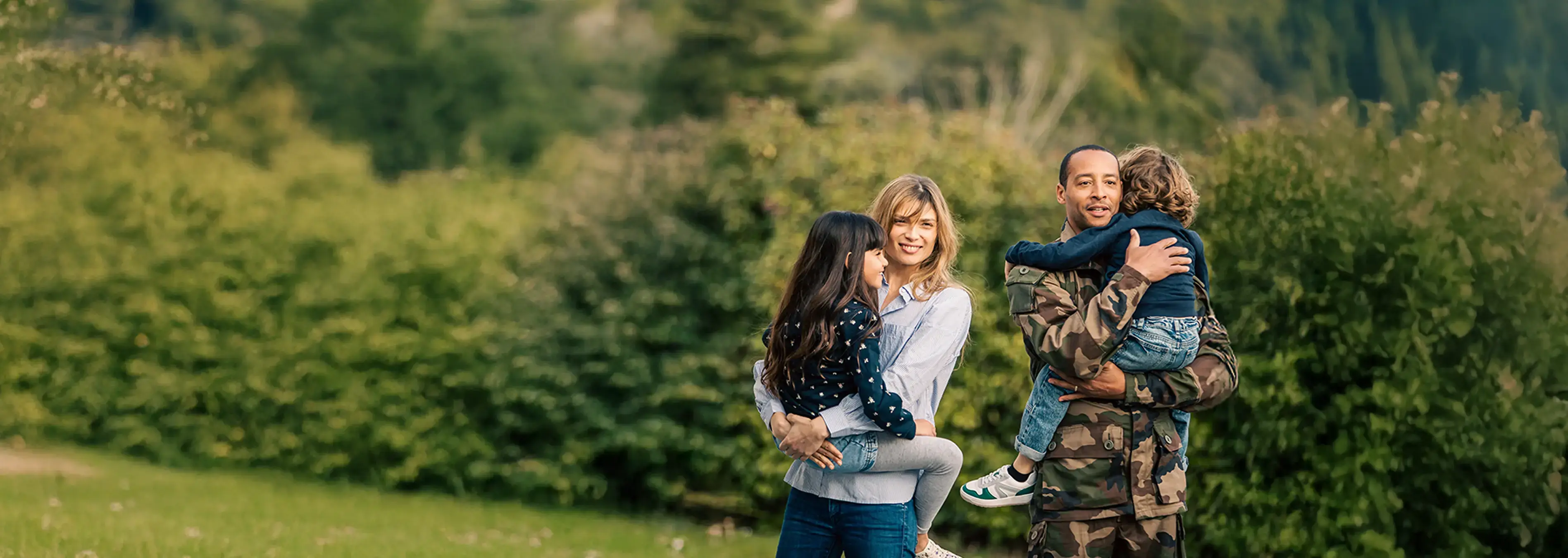 <b>AGPM, expert prévoyance militaire</b>.
                    <div class='text-petit font-weight-400 font-16 mt-2 w-70-100'>Plus que jamais, les militaires et leurs familles méritent une protection optimale en tout temps et tout lieu.</div><a href='/landing/assurance-prevoyance-militaire' categorie='Actualités' action='Lien Bannière' libelle='AGPM, expert prévoyance militaire - Hero Homepage' class='app-button app-button-HP BT_ACTION mt-3'>En savoir +</a>